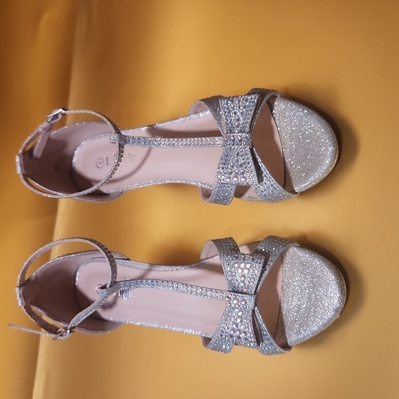 Low Heel, T Strap with Bow - Picture 1 of 4